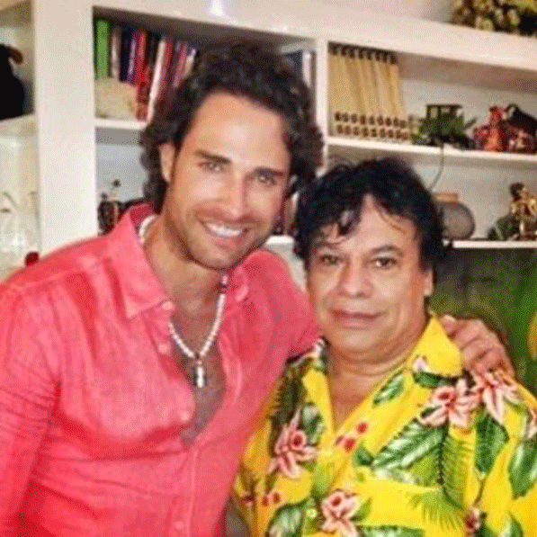 @sebastianrulli: "Gracias Maestro, Ídolo y más; por tanto Talento y Amor que haz compartido. Qué tristeza tu partida!!#QEPD #JuanGabriel#eresyseraselmasgrandedetodoslostiempos".