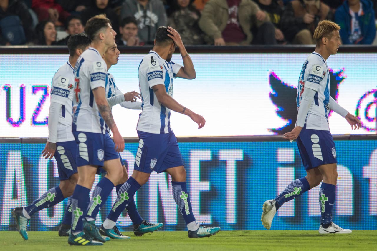 Erick Aguirre marcó el tercero para los Tuzos al minuto 40 tras rematar una asistencia del jugador japonés.