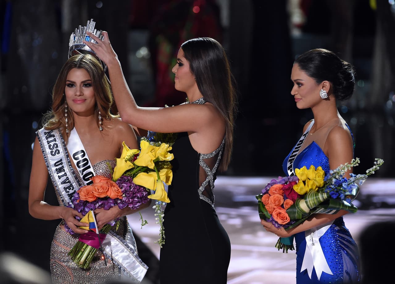 Finalmente, la corona se la llevó
<b>Miss Filipinas 2015, Pia Alonzo, </b>luego del error de Steve Harvey al dar por ganadora a la colombiana Ariadna Gutiérrez.