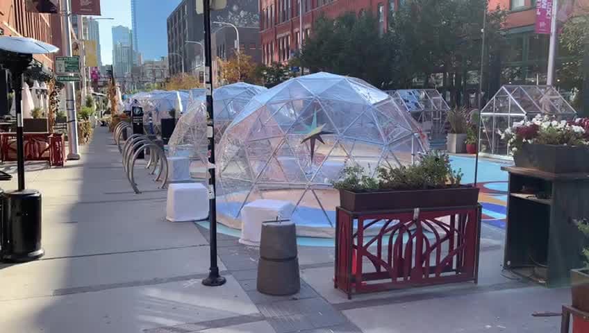 Dentro de burbujas para comer en Chicago durante el invierno con COVID-19