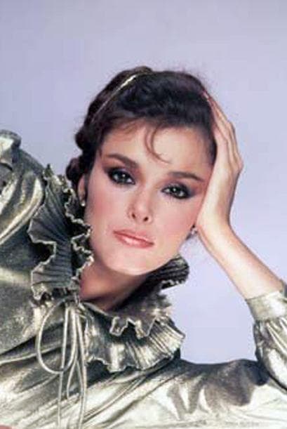 Actriz de cine, teatro y televisión, cantante galardonada, leyenda viva y toda una diva, Lucía Méndez ha cosechado fama en todo el mundo.