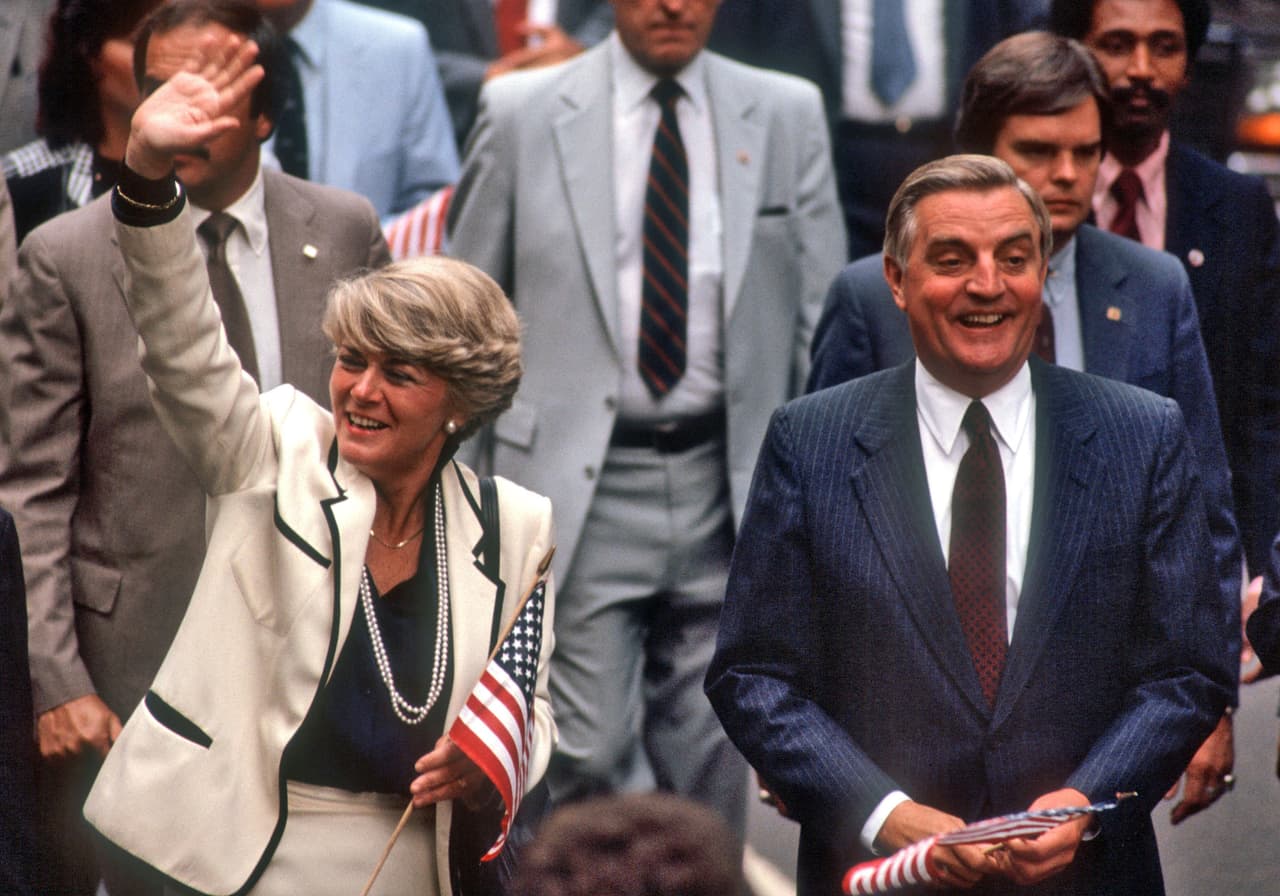 La primera candidata a vicepresidenta: Geraldine Ferraro (1953-2011). Fue la primera mujer en la historia de los Estados Unidos en ser candidata a la Vicepresidencia por un partido tradicional. Representó al Partido Demócrata en las elecciones presidenciales de 1984, como parte de la fórmula presidencial del candidato Walter Mondale.