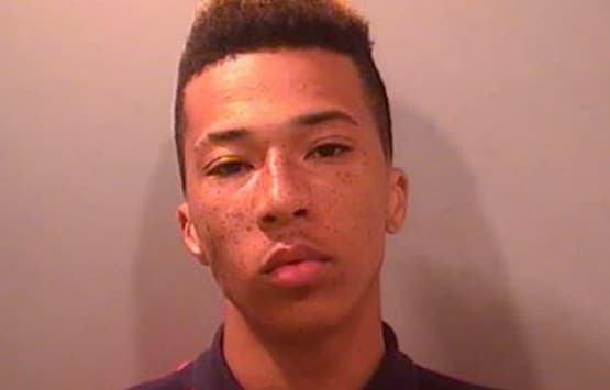 Turba de adolescentes golpea a una familia en Six Flags Great America