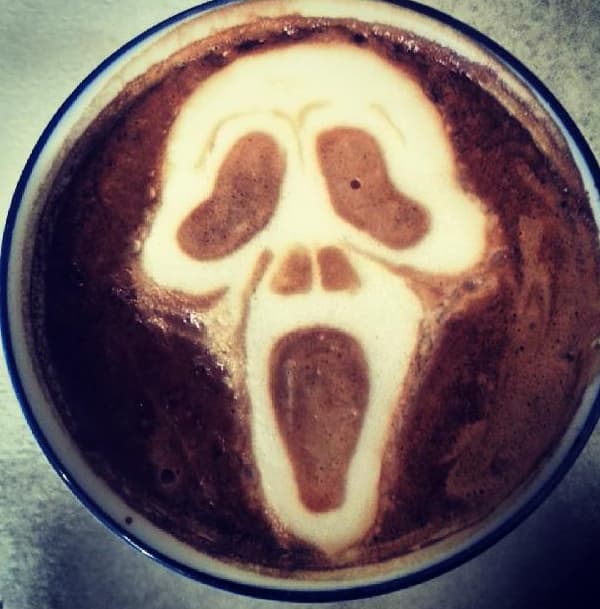 En el marco del día nacional del café celebramos a los talentosos ‘baristas’ que transforman el azúcar, la espuma, la canela y el café en obras de arte.