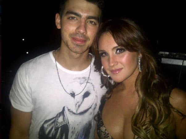 En el 2011 Joe y Dulce María compartieron el escenario en los
<i>Kids Choice Awards</i>, donde interpretaron el tema "See no more".