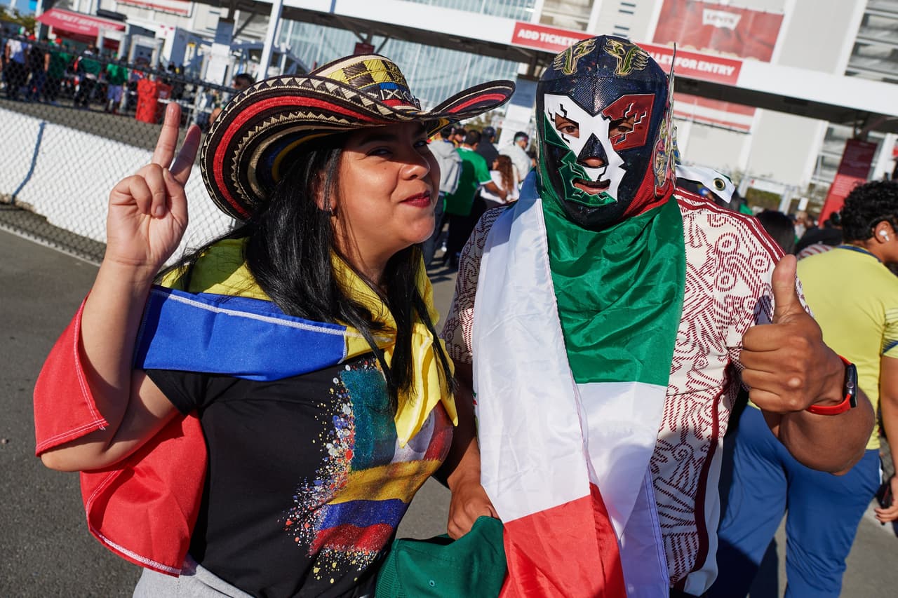 ¡Llenos de dudas! México no supo mantener una ventaja de dos goles y Colombia vino de atrás para llevarse el triunfo con un golazo de Wilmer Barrios.