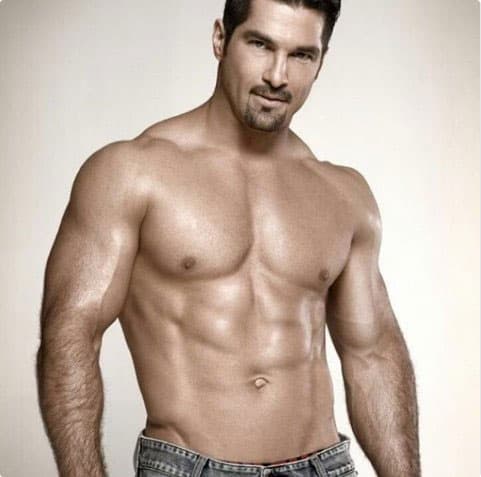 El galán 
<b><a href="http://www.univision.com/temas/arturo-carmona">Arturo Carmona</a></b> también vivió una amarga experiencia cuando los amantes de lo ajeno intentaron quitarle su camioneta.