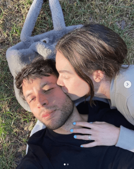 “Se ven hermosos los dos”, “Abrazo a ambos”, “Muchas felicidades a los dos”, “Qué lindos se ven” y “Me derriten”, son algunos de los comentarios que usuarios de Internet dejan en sus publicaciones.