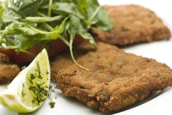 Acompaña el platillo con patatas asadas al romero.