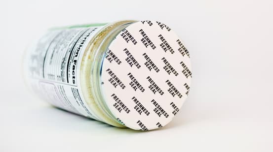 <b>Quesos.- </b>Este tipo de lácteos podrán ingresar al país en su presentación de queso curado o duros, como parmesano o 
<i>cheddar</i>, cerrados en su empaque original de compra y con la verificación de alguna autoridad sanitaria.