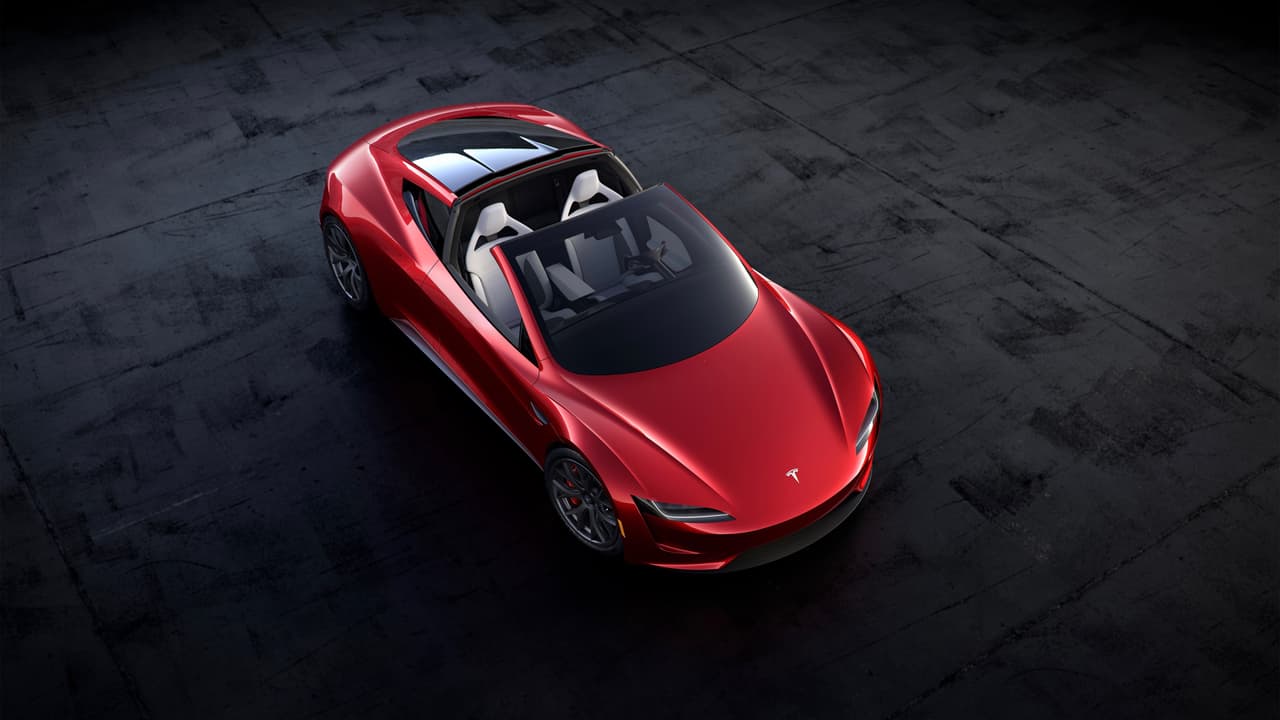 ¡No! El hecho de que tenga un panel de 
<b>techo desmontable tipo Targa</b>, no convierte al Tesla Roadster en un verdadero 
<i>roadster</i>. El nombre Roadster es usado para hacer una conexión con el primer modelo de Tesla, el Roadster, que si era un verdadero 
<i>roadster</i>, fabricado entre 2008 y 2012.