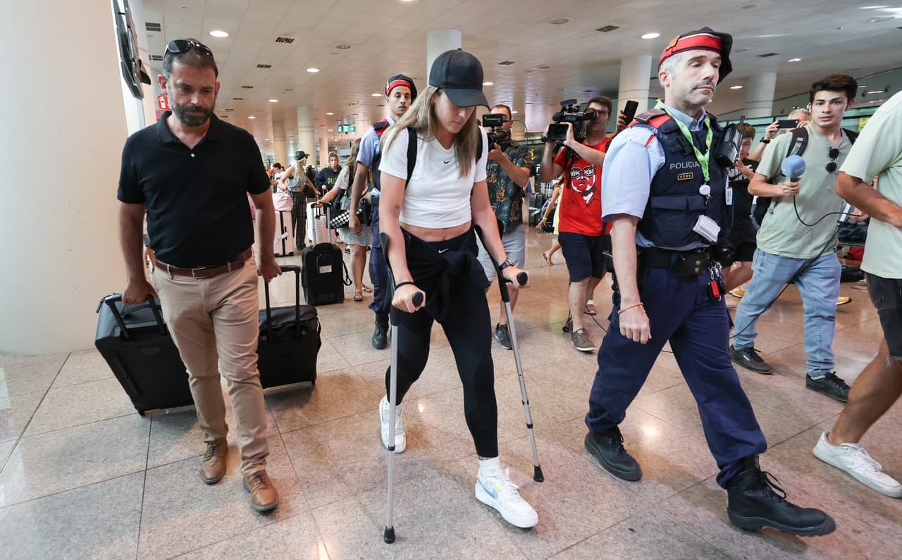La mejor jugadora del mundo, Alexia Putellas, ya está en Barcelona para iniciar su recuperación