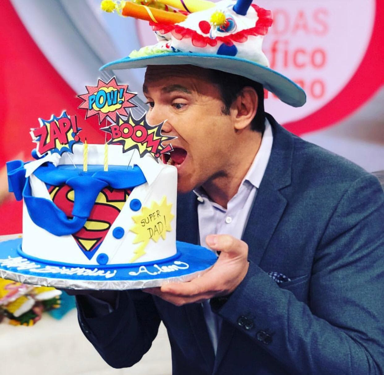 La mordida no podía faltar. Alan no se iba a quedar con las ganas de disfrutar de esta delicia.