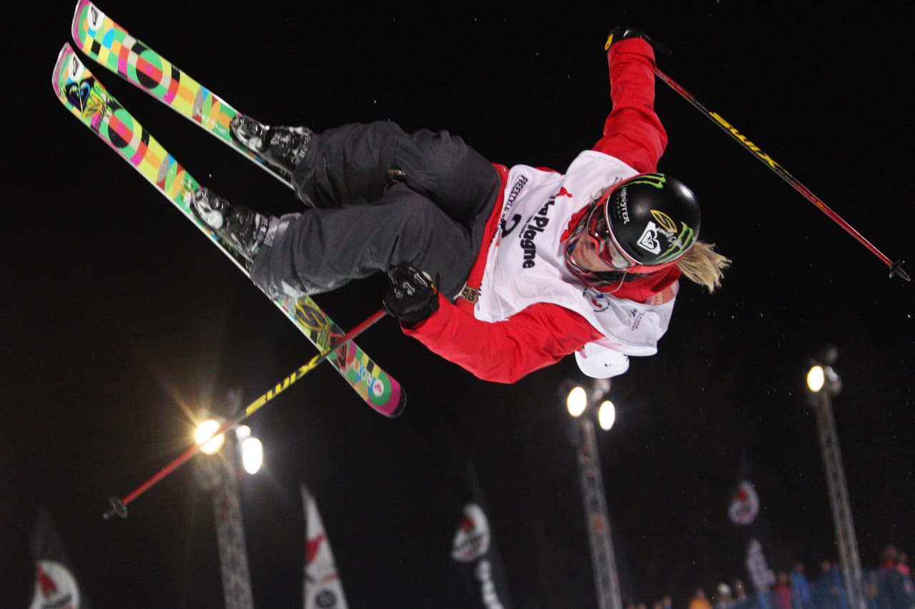 <b>Sarah Burke</b>: esquiadora canadiense que perdió la vida a sus 29 años mientras entrenaba en Utah. Fue campeona mundial del ‘Halfpipe’ en 2005 y logró cuatro medallas de oro en los ‘Winter X Games’.
<br>