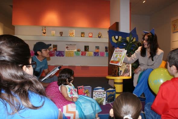 Miles se dieron cita a la octava edición de la Feria Para Aprender, en donde la comunidad hispana recibió información sobre educación en todos los niveles.