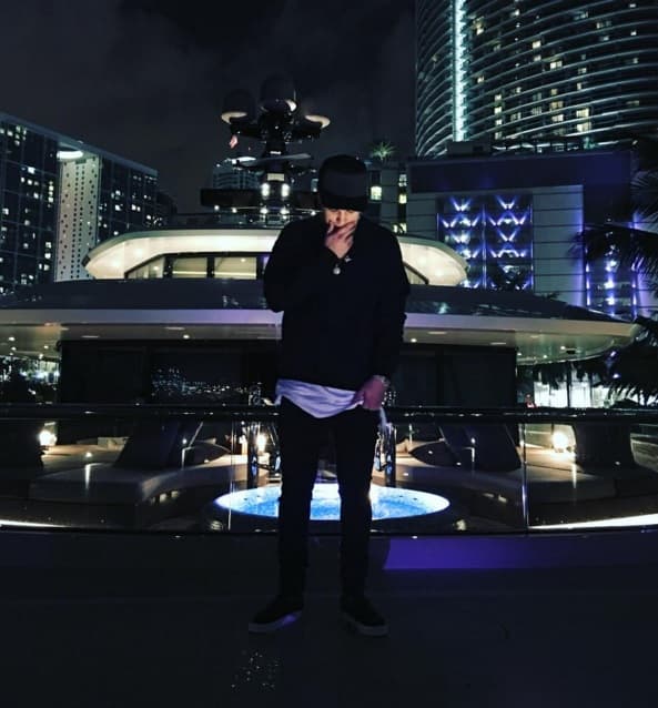 Aunstin Mahone recibió el año en Miami.