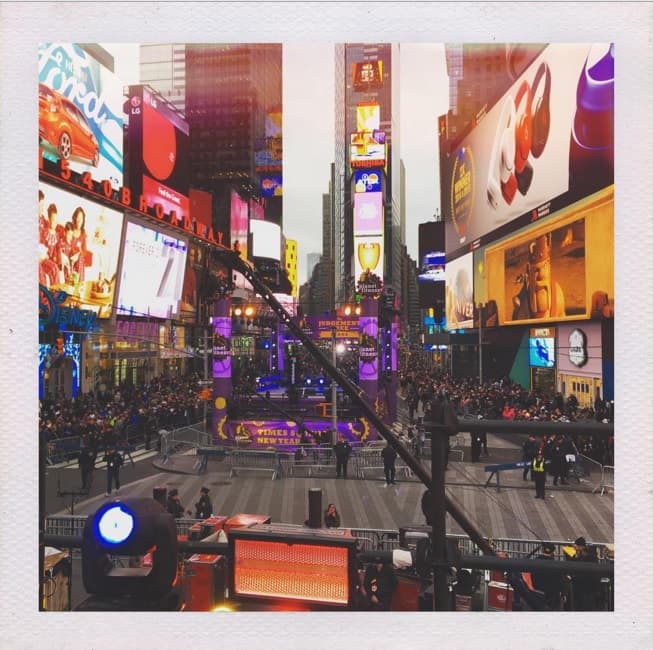La cantante dio la bienvenida en Times Square.