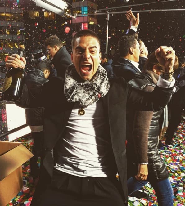 Maluma hizo lo mismo y así celebró cada campanada.
