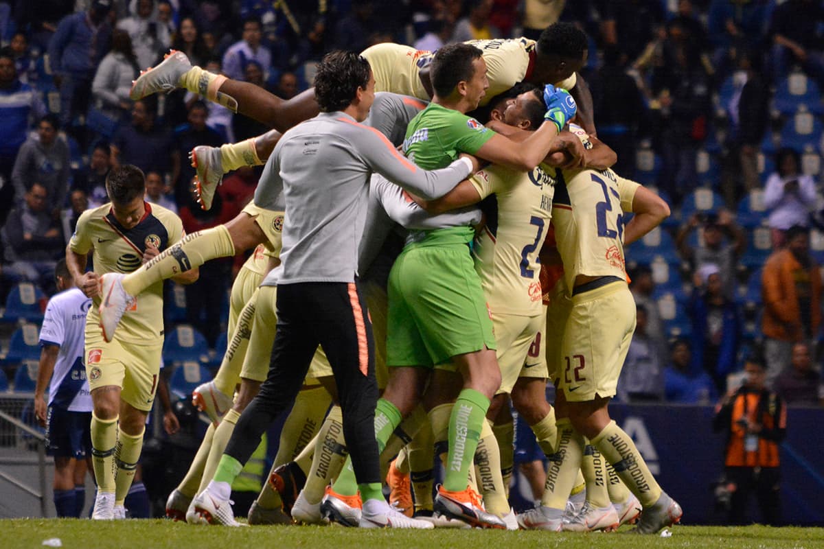 El América consiguió su tercera victoria consecutiva por el Apertura 2018, al superar 3-2 a Puebla con un gol en el minuto 90+2 y sin un jugador en el campo.