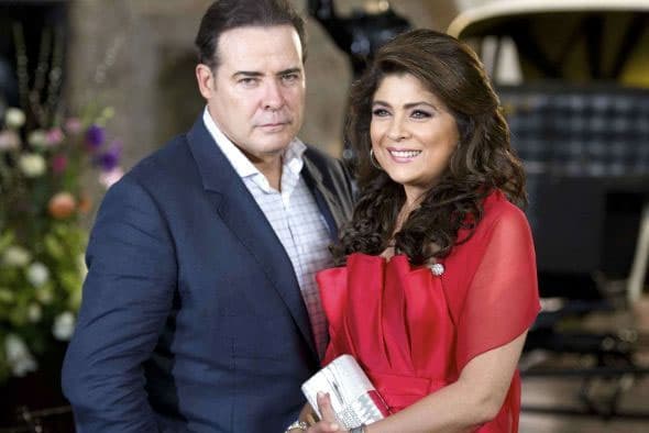 César Évora también participó en ambas versiones con personajes completamente diferentes.