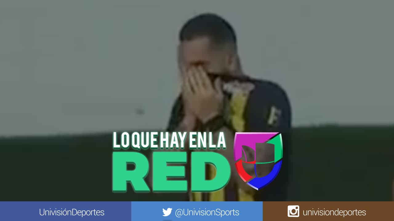 El gol más triste: Futbolista llora al marcar el tanto con el que eliminó al equipo que dirige su padre