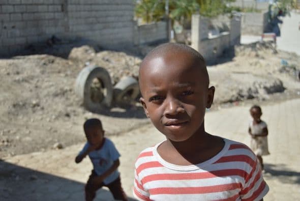 Pero los llamados de ayuda no se desvaneces: el secretario general de la ONU, Ban Ki-moon, llamó a seguir apoyando a Haití. Cortesía de Fusion.