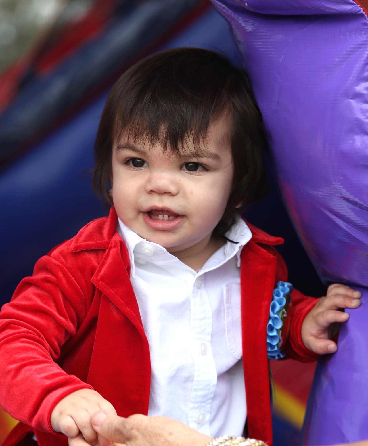 El nene estaba encantado con los juegos.