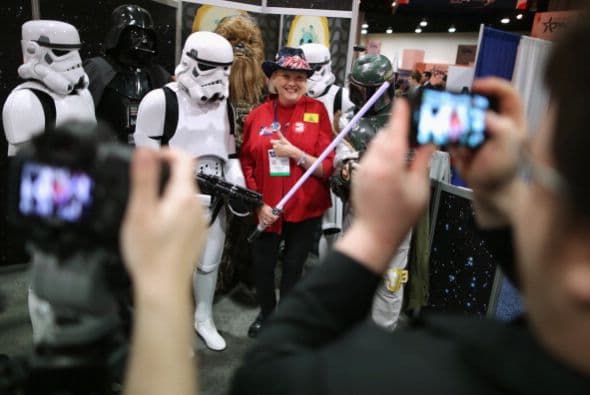 A través de sitios web y redes sociales los fanáticos realizan encuentros de cosplay y disfrutan maratones de las cintas.