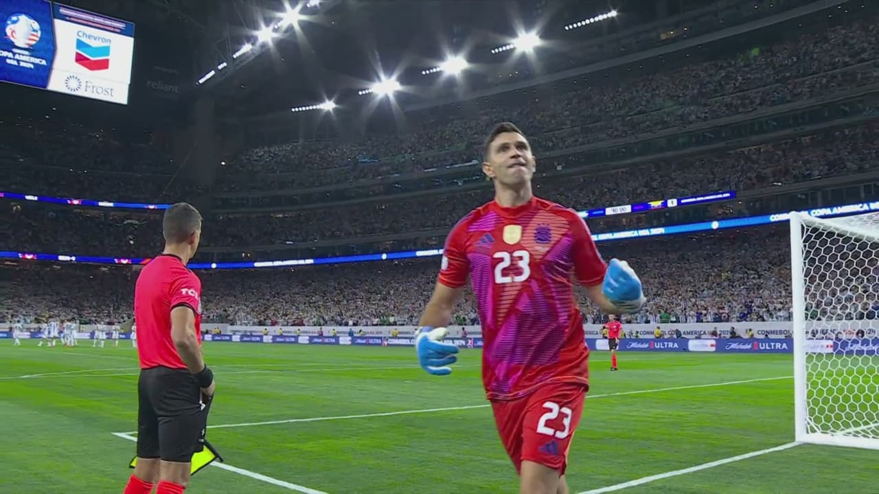 ¡Tenía que ser el Dibu! Martínez se luce para clasificar a Argentina