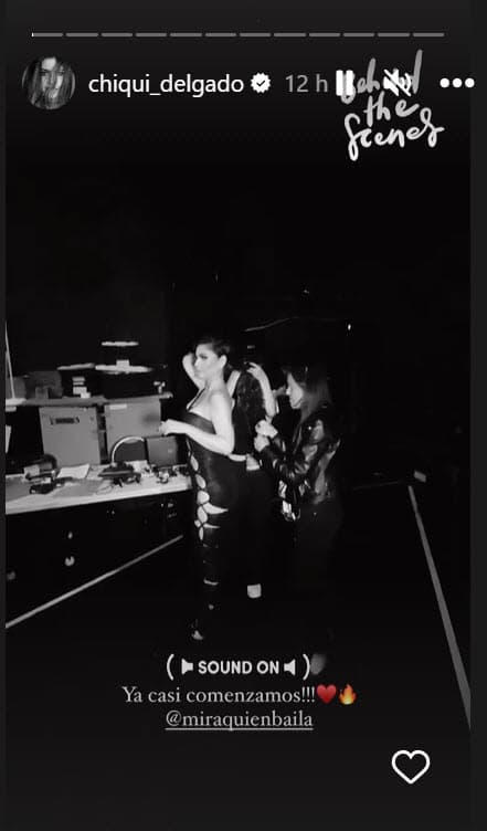 Mientras que en la pista de baile se 'sacaron chispas', Chiqui Delgado también hizo lo suyo frente a las cámaras. 
<br>