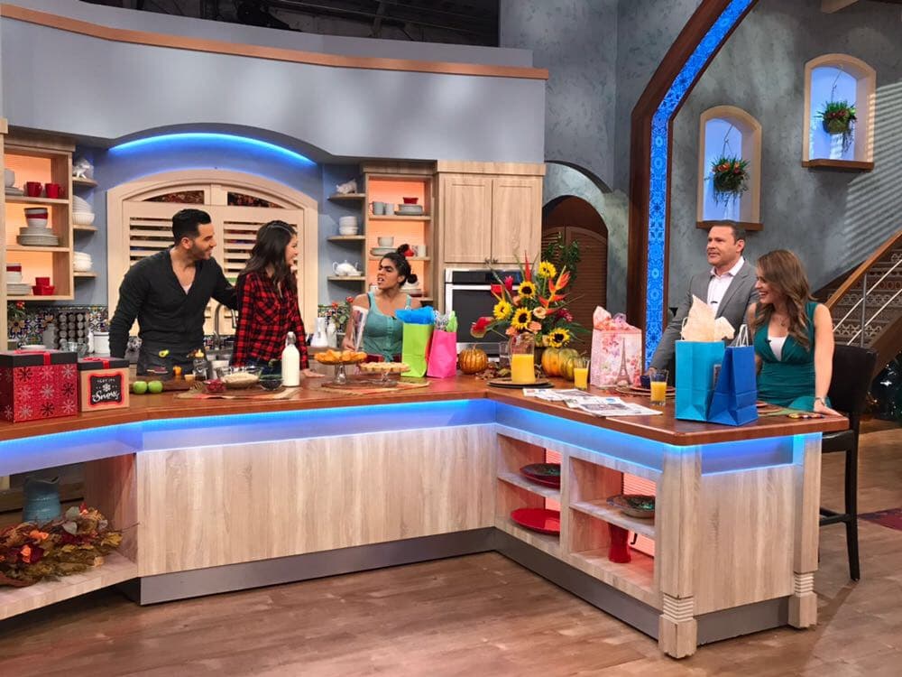 Después de un gran festejo del Día de Acción de Gracias, Mela la Melaza llegó a Despierta América lista para continuar celebrando.