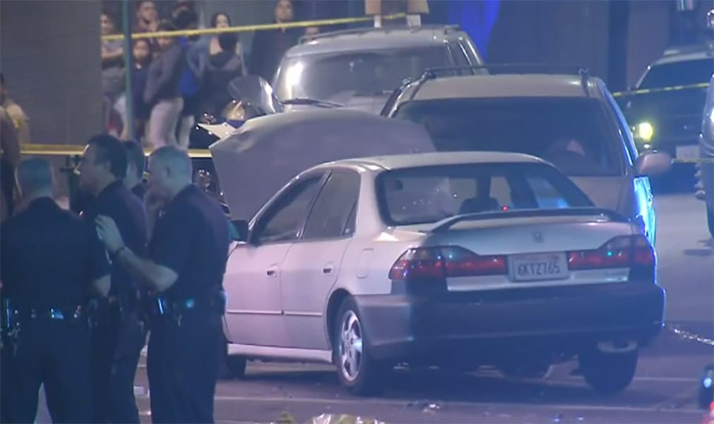 <b>Noviembre: </b>Los 
<a href="https://www.univision.com/los-angeles/kmex/noticias/muertes/nos-duele-mucho-lamentan-muerte-de-dos-ninos-hispanos-que-atropello-una-patrulla-del-sheriff">hermanitos José Luis Hernández, de 7 años, y Marco Antonio, de 9</a>, fueron las víctimas mortales de un accidente que se registró el 16 de noviembre en el este de Los Ángeles e involucró dos carros y una patrulla del sheriff. Al parecer los agentes del orden acudían a la escena de un tiroteo cuando colisionaron contra otro vehículo. La patrulla se desvió y atropelló a los pequeños que caminaban en la acera junto a su madre.