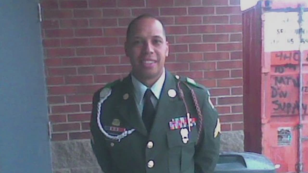 Noviembre: Omar Lebrón. Fue parte del Ejército por varios años y estuvo en las filas de batalla en Irak y Kosovo. Es padre de dos hijos y se dedica a realizar esfuerzos para expandir jardines comunitarios en su vecindario de El Bronx y por el control de armas, en alianza con Naciones Unidas.
<br> 
<a href="https://univision.wyng.com/Angel_del_41_2021" target="_blank">Haz clic aquí para votar</a>