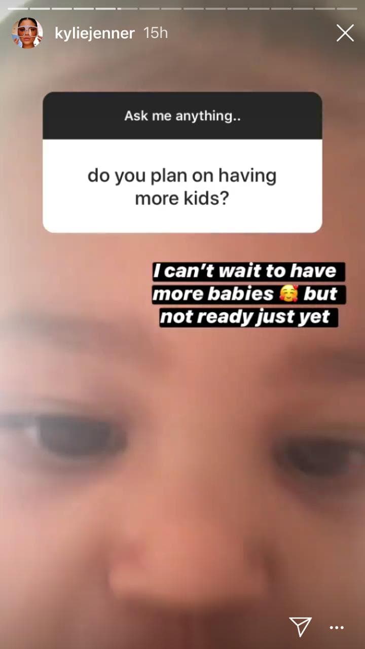"No puedo esperar para tener más bebés", le escribió Kylie a un fan que le preguntó si planeaba tener más hijos.