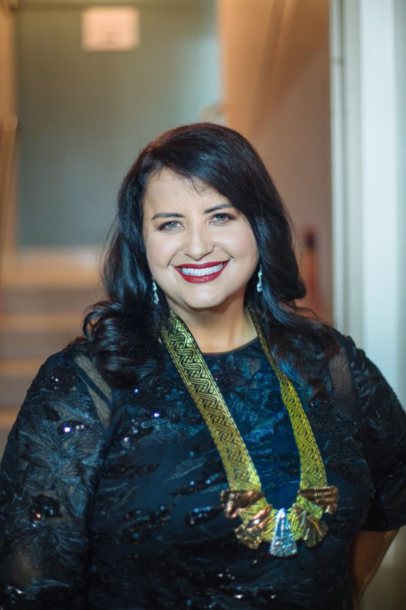 Recientemente, la 
<a href="http://hispanicheritage.org/">Hispanic Heritage Foundation</a> (HHF) la honró con un Premio STEM (las disciplinas académicas de ciencia, tecnología, ingeniería y matemáticas por sus siglas en inglés). "Alba Colón es un modelo transformador para nuestra comunidad", dijo el presidente de la organización José Antonio Tijerino.