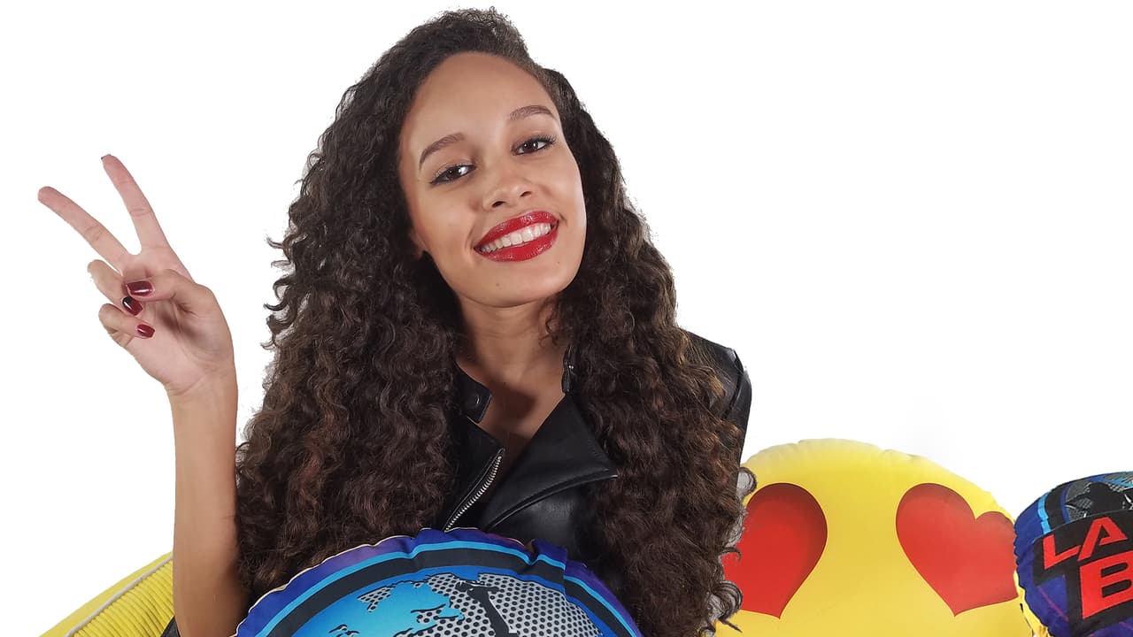 <b>Lianishka Rivas </b>es de Puerto Rico y enamoró a los jueces con el tema "Like I Am Going To Loose You". Hizo parte de la banda Las Divas.
<a href="http://www.univision.com/puerto-rico/wlii/shows/la-banda/lianishka-se-visitio-de-rojo-para-impresionar-y-le-funciono-video" target="_blank">Más de Lianishka.</a>