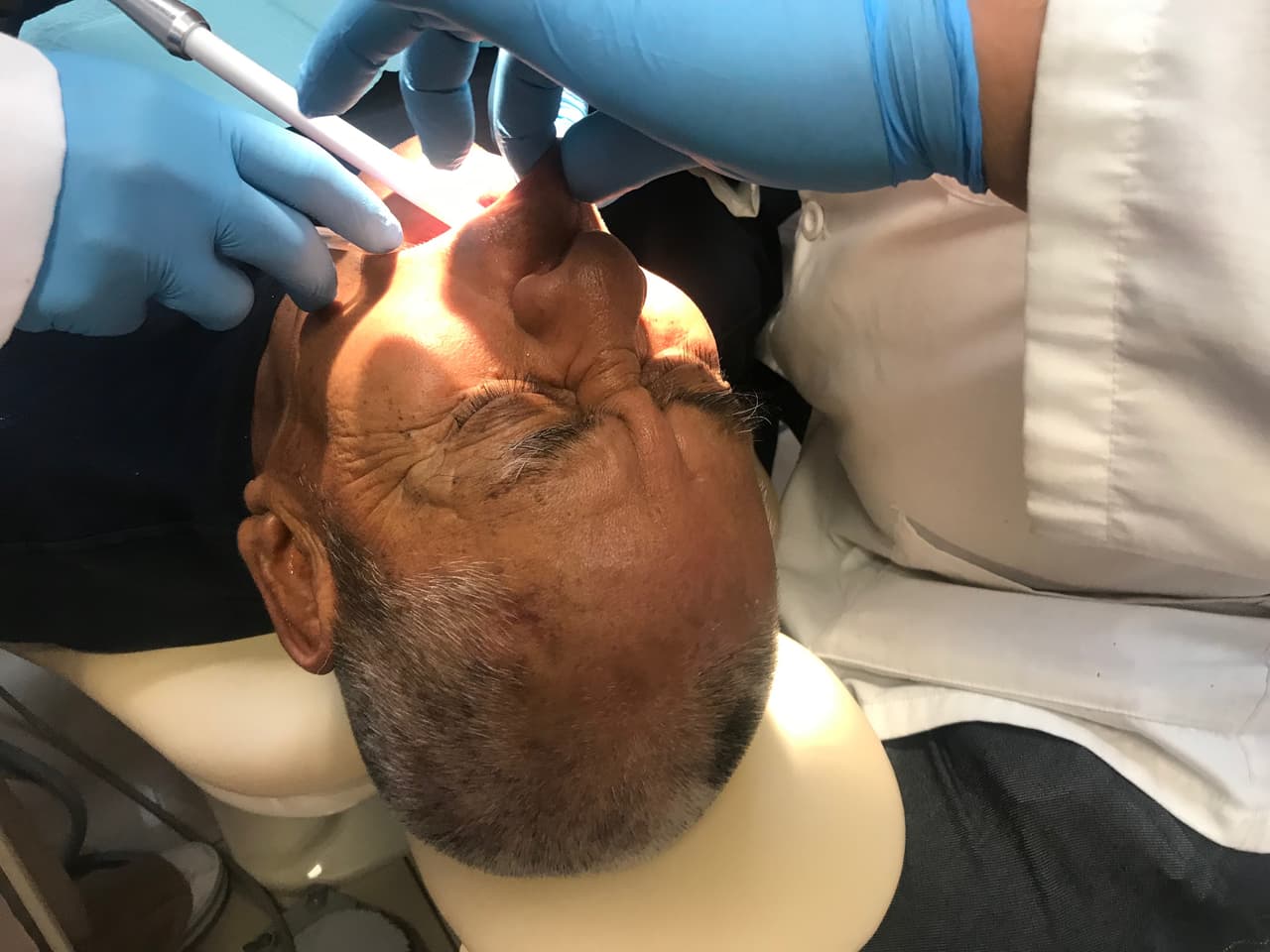 Según los dentistas el procedimiento está por arriba de los 2 mil dólares. Sin embargo, este acto lo realizaron de forma gratuita y con todo el corazón.