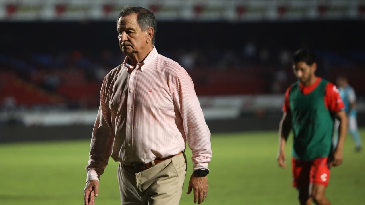 Tras renunciar a Veracruz, Enrique Meza considera el retiro