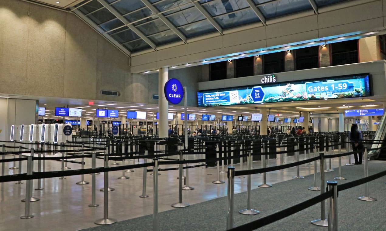 Aeropuerto Internacional de Orlando reanudará vuelos el mediodía del viernes