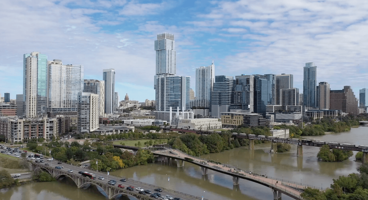 Residentes de Austin reportan un “extraño olor” en el ambiente: autoridades explican a qué se debe