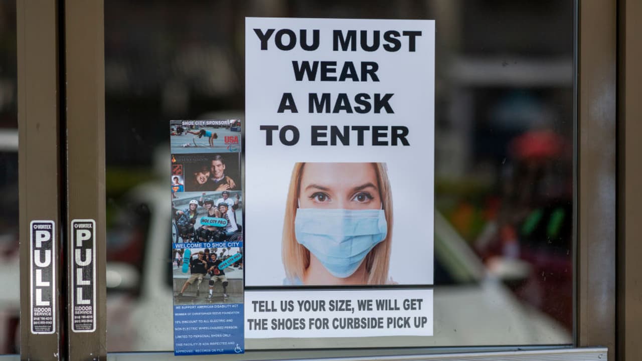 Pasadena hará obligatorio el uso de la mascarilla para todos sus habitantes, sin importar si ya fueron vacunados