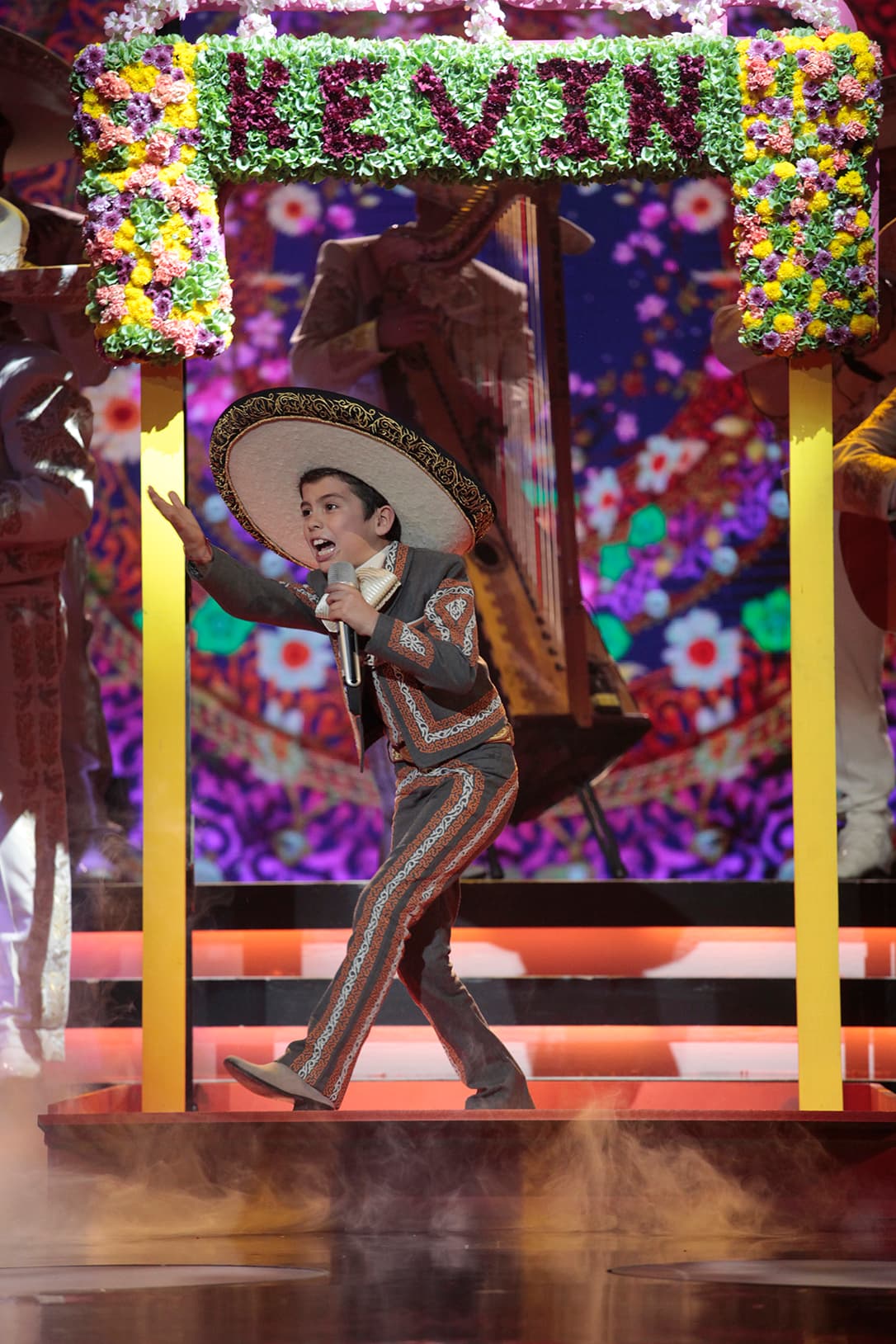 En la parte vocal, Kevin cantó al ritmo de ‘Yo no fui’, tema con el que el originario de Durango mostró una increíble soltura.