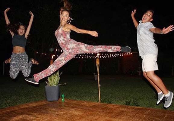 "Si nos divertimos como niños veremos la vida con mas color. CREO QUE AÚN NO HE PERDIDO MIS HABILIDADES GIMNÁSTICAS", contó Ximena Córdoba. (Octubre 12, 2015)