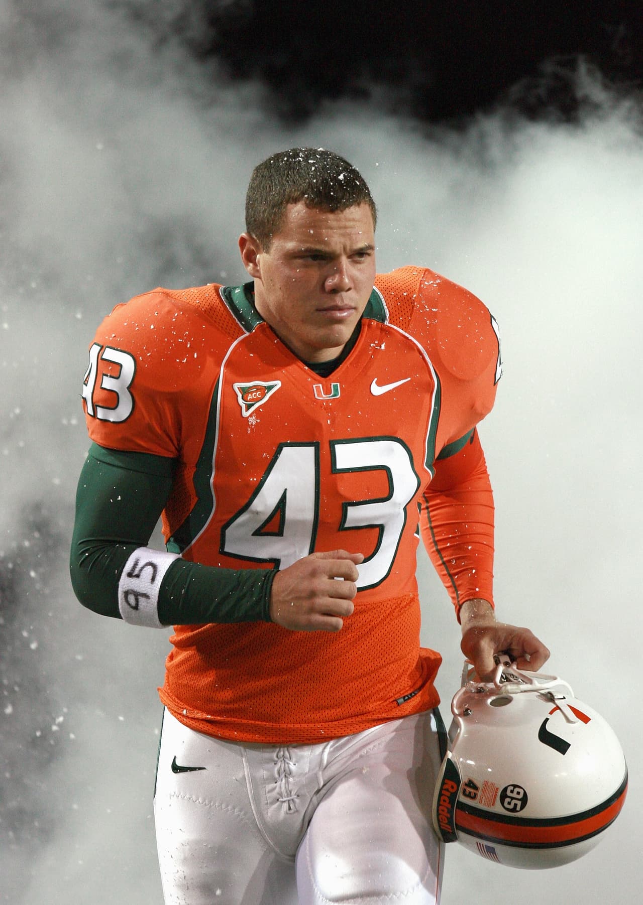 Antes de conocer a Francisca, Francesco formó parte del equipo de fútbol americano Miami Hurricanes de la Universidad de Miami.