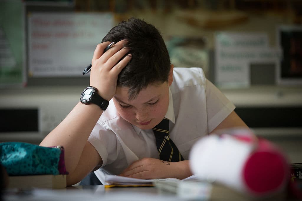 Es recomendable decirles que su cuerpo es bello tal y como es, que cuidarlo y explorarlo es una forma de darse amor uno mismo para así reforzar la autoestima.