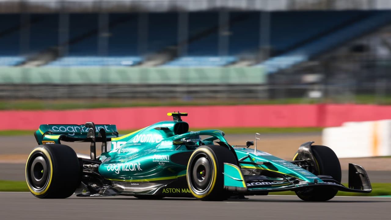 Sebastian Vettel y Lance Stroll, de Aston Martin, competirán en este AMR22.