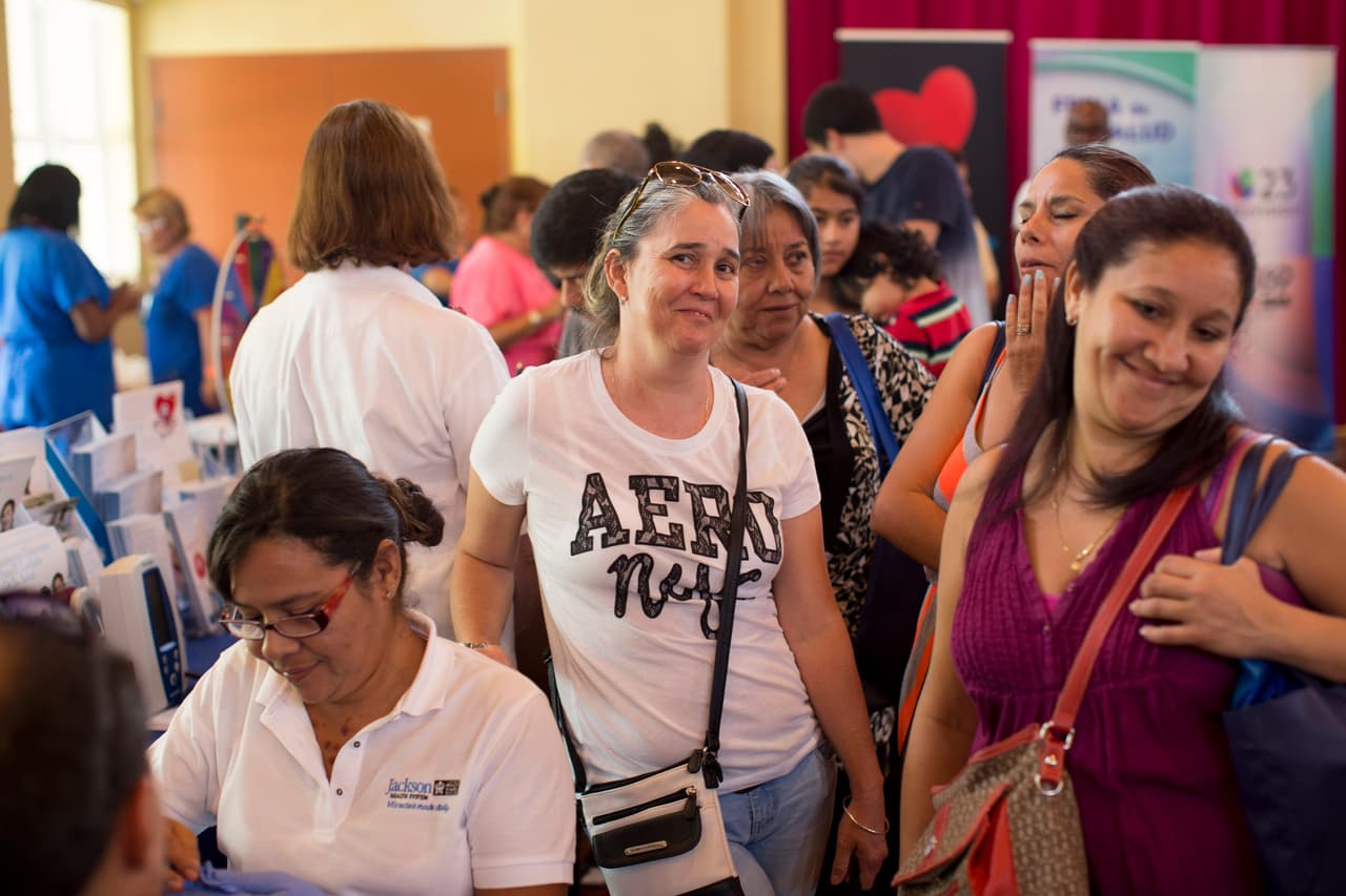 A Maridanis García, de origen cubano y residente de Hialeah, le gusta todo lo que ha visto en la feria. Para ella lo mejor es “el seguro médico que están ofreciendo por 49 dólares al mes. ¡Es fantástico!”.