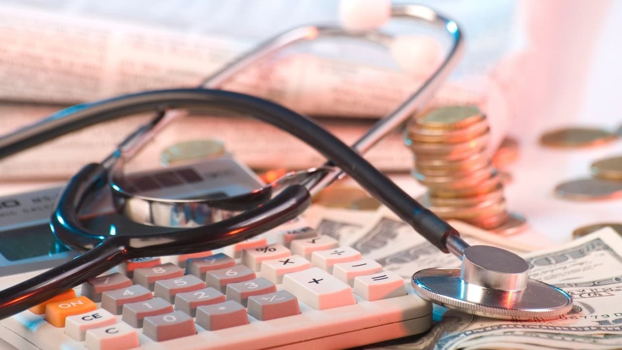 <b>Recuerde que la deuda médica no es tan urgente como sus otras facturas: </b>Primero pague sus facturas de 
<b>hipoteca</b> y 
<b>tarjeta de crédito</b>, proteja su hogar y sus medios para ir y venir del trabajo, y no acumule saldos caros en las tarjetas de crédito.