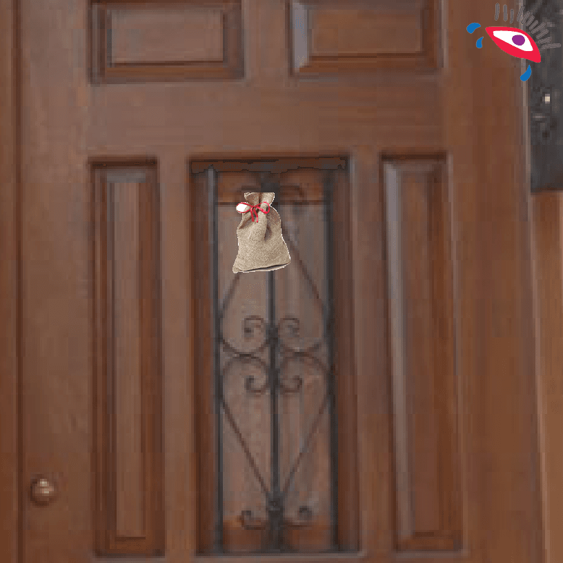 Coloca el costalito en tu puerta y listo, a esperar tu residencia permanente