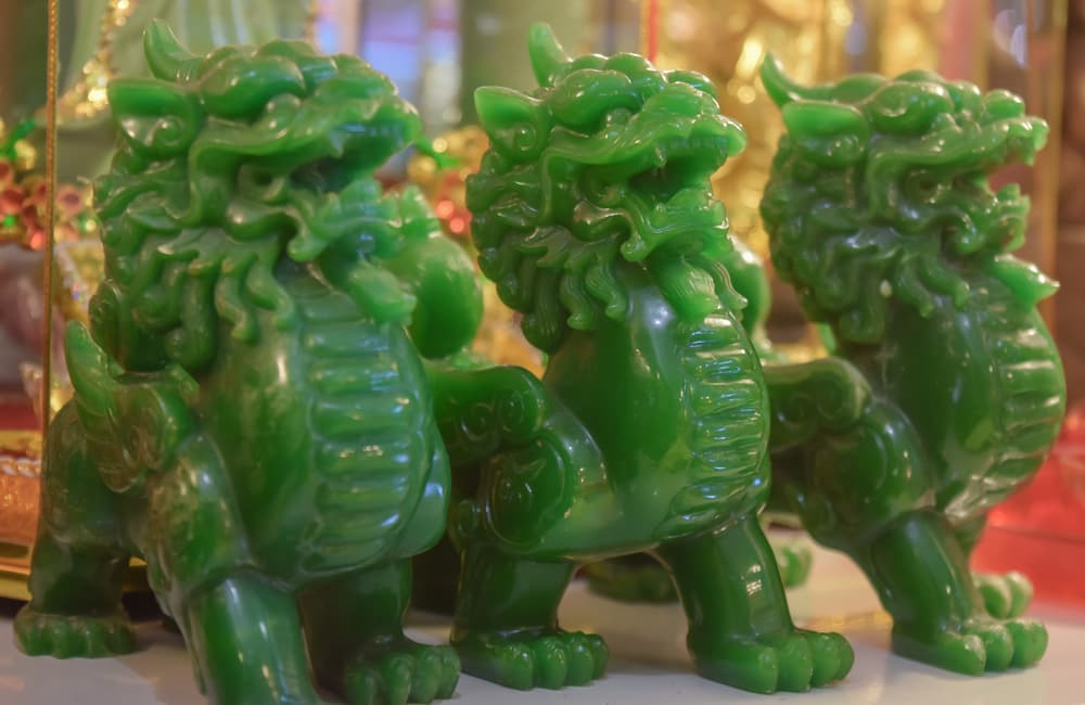 De cualquier manera, recalcamos que aunque el principio es el mismo, no todos los dragones son iguales. Hay unos Pi Yao que son considerados más sencillos y aptos para proteger tu hogar u oficina, quizá de materiales más 'normales', como cerámica, latón o metal.
